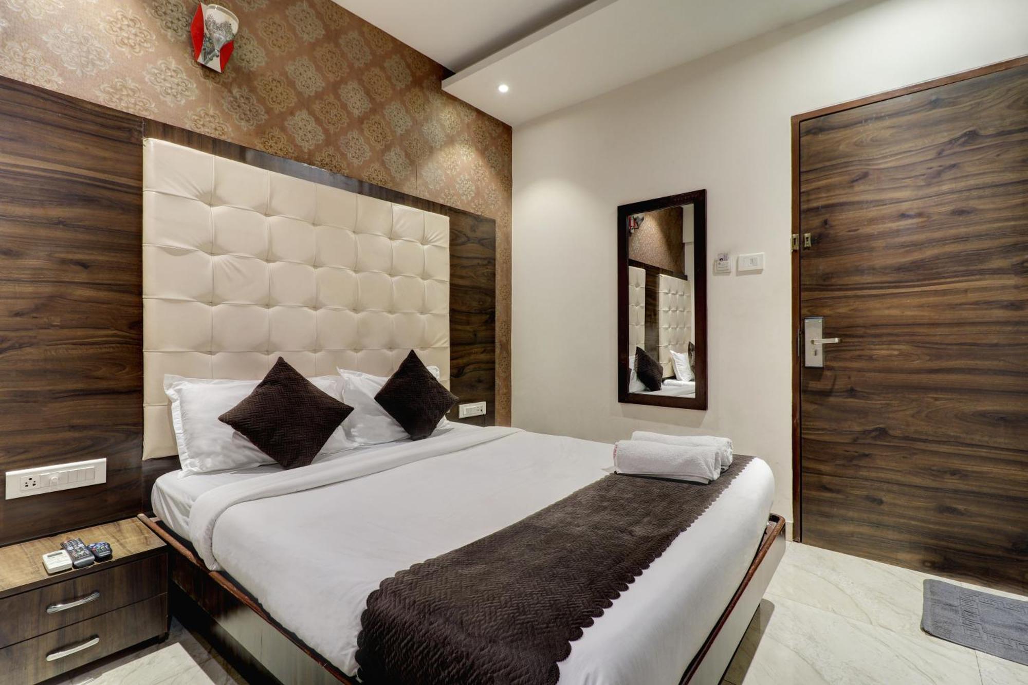 Hotel A. K. International - Fort Мумбай Екстериор снимка