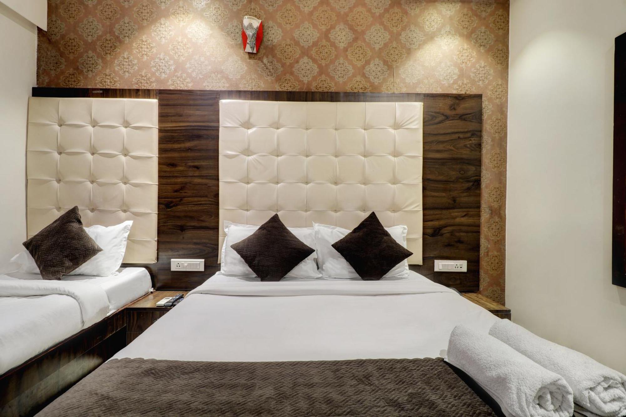 Hotel A. K. International - Fort Мумбай Екстериор снимка