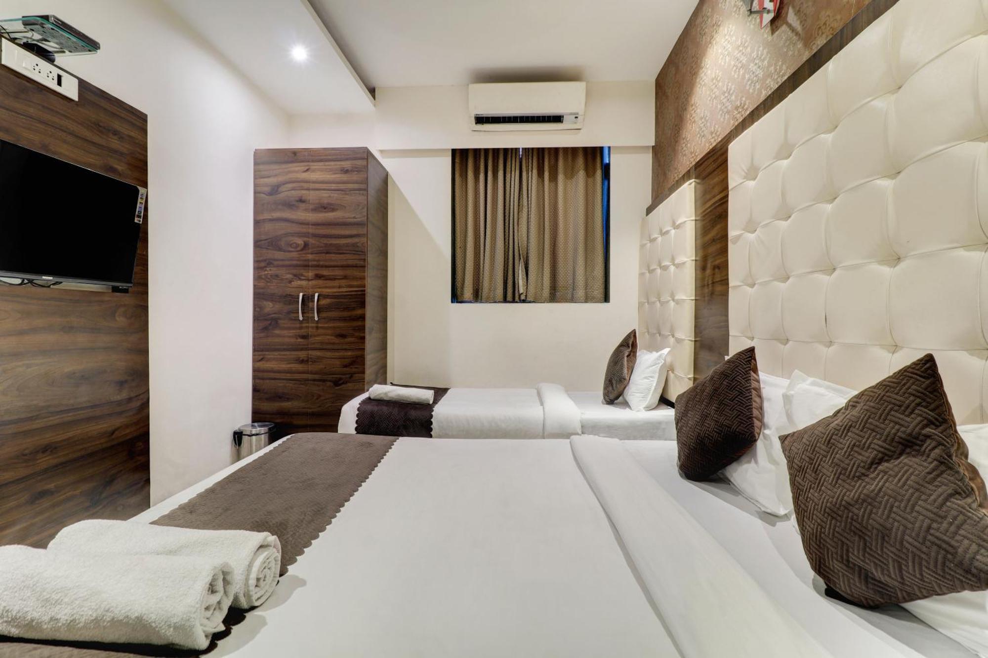 Hotel A. K. International - Fort Мумбай Екстериор снимка