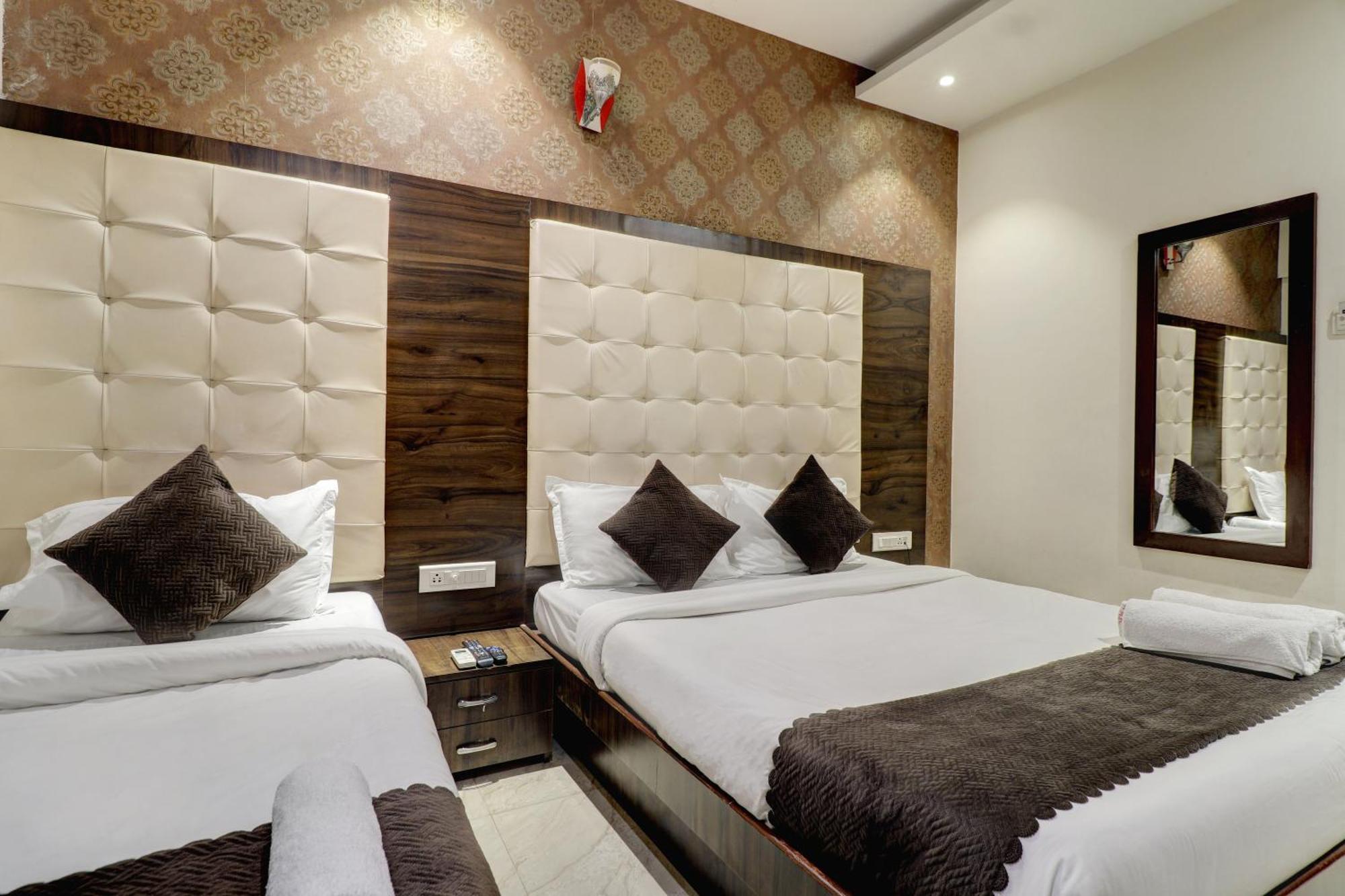 Hotel A. K. International - Fort Мумбай Екстериор снимка