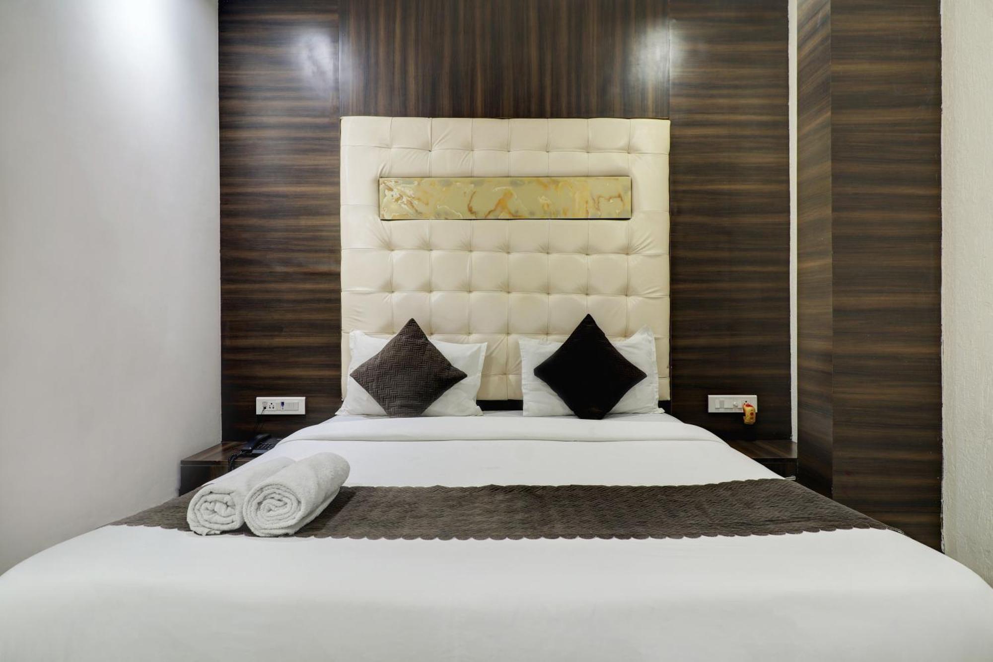 Hotel A. K. International - Fort Мумбай Екстериор снимка
