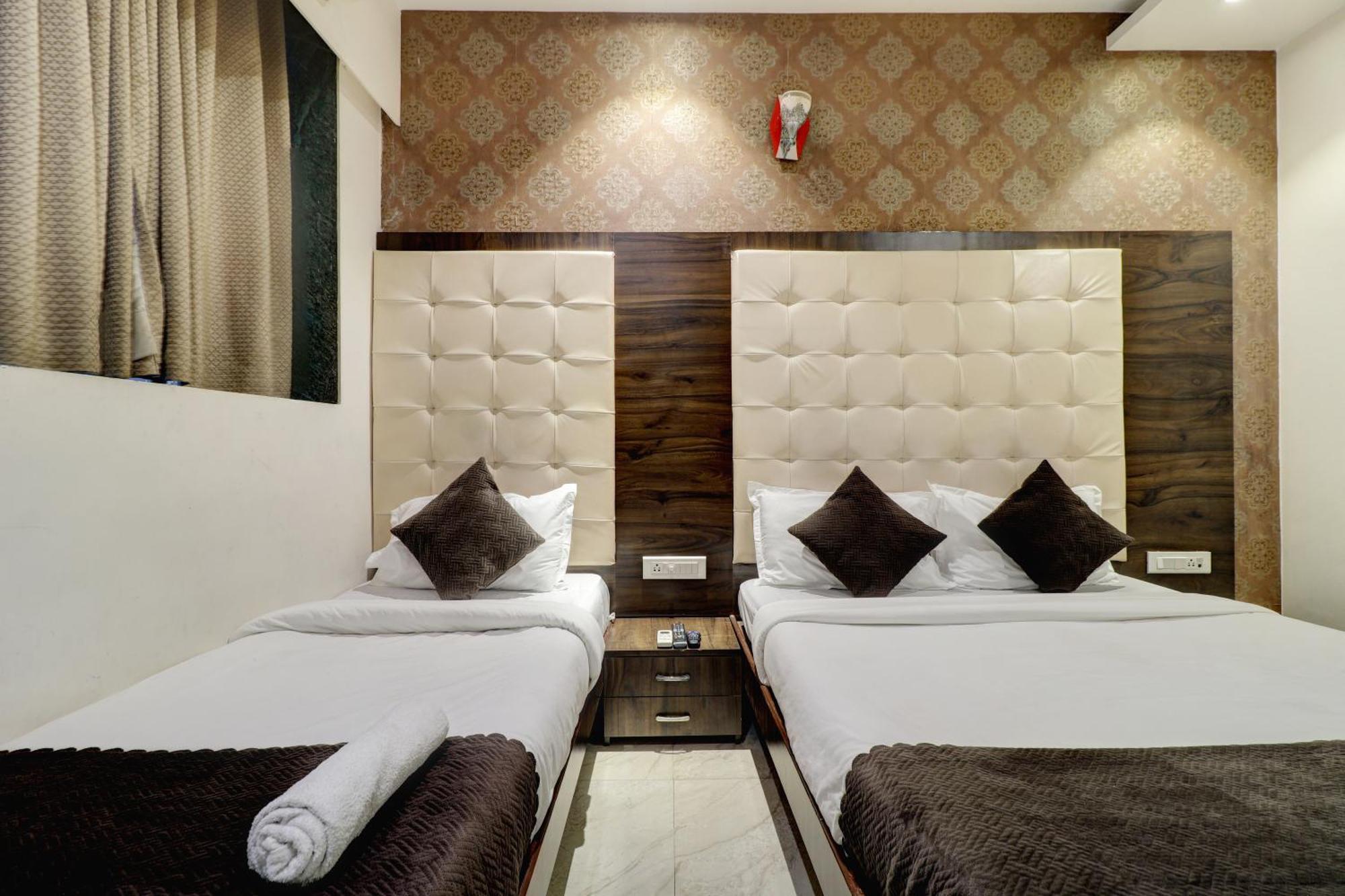 Hotel A. K. International - Fort Мумбай Екстериор снимка