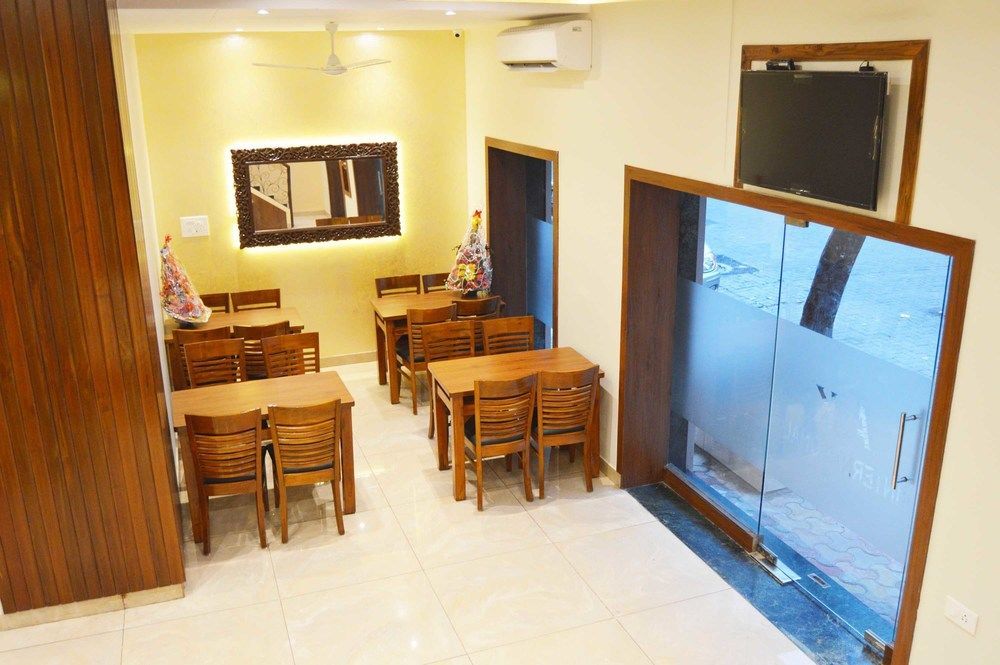 Hotel A. K. International - Fort Мумбай Екстериор снимка