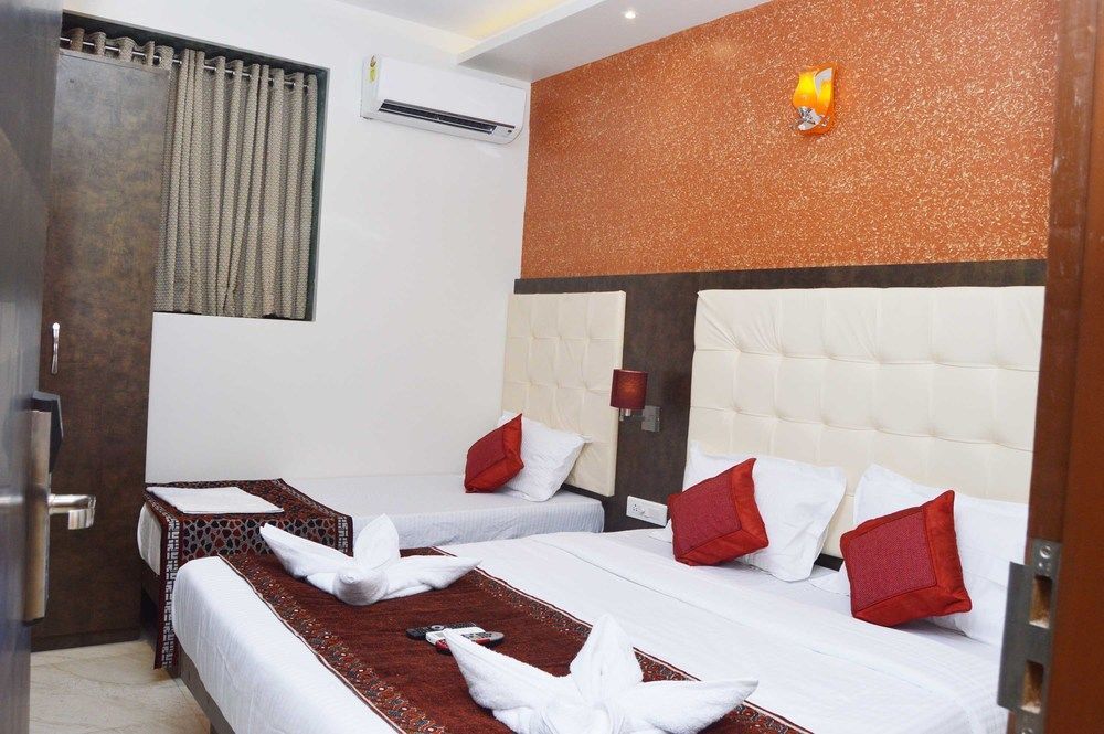 Hotel A. K. International - Fort Мумбай Екстериор снимка